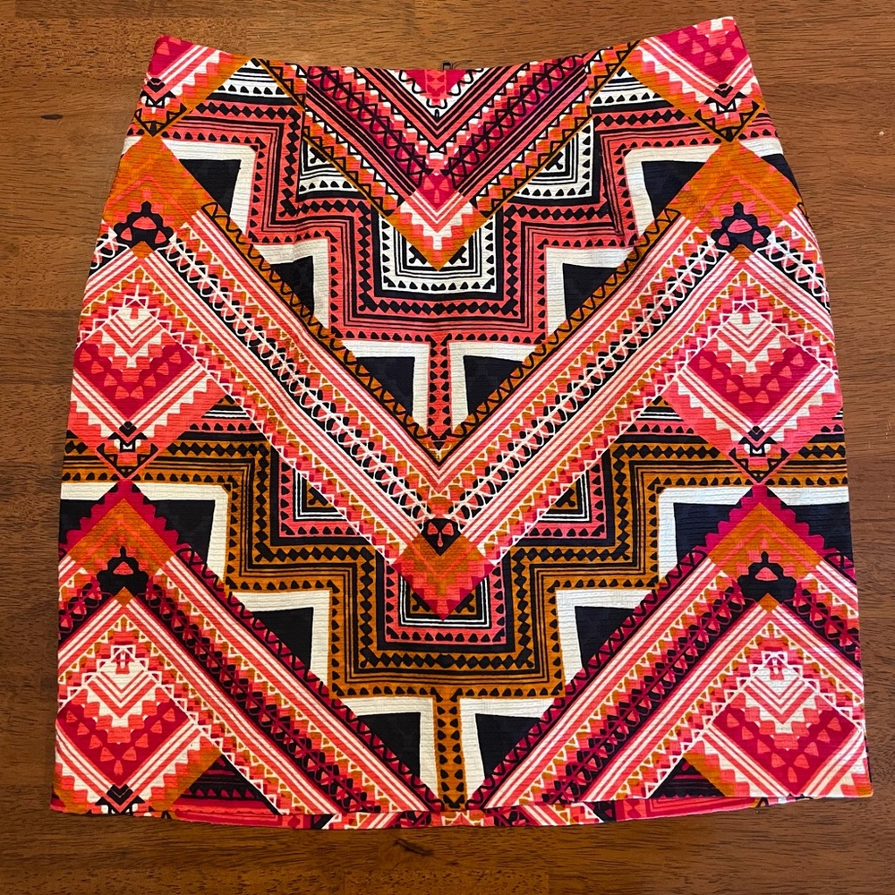 Merino Women’s bold patterned skirt. Sz 4